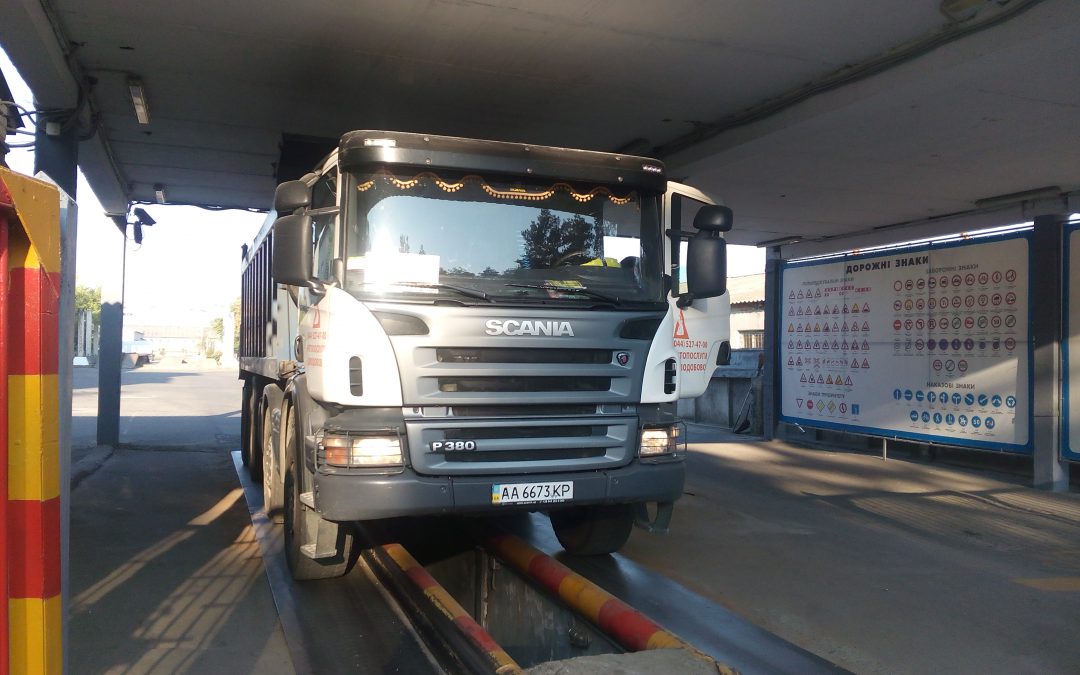 Щоденний огляд автомобілів перед виїздом на лінію на Рокитнянському КАТП 1066